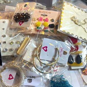5 pcs of earrings